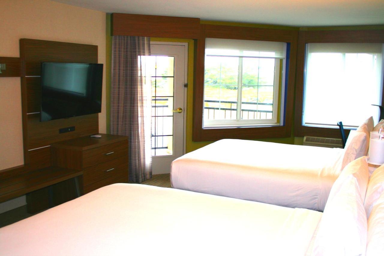 Holiday Inn Express Hotel & Suites Marina By Ihg Exterior foto